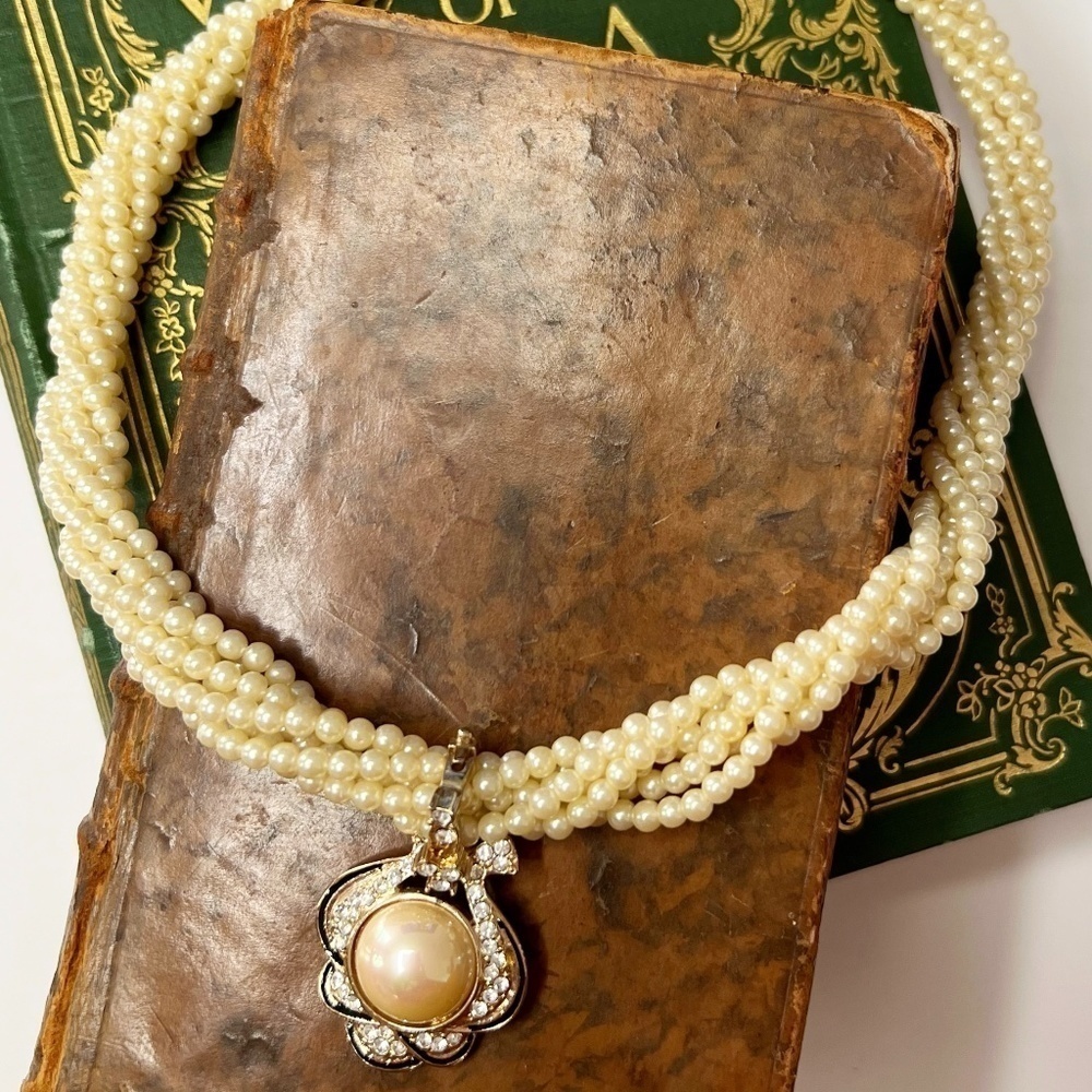 Vintage Signed‎ Twisted Faux Pearls Statement Pendant Necklace